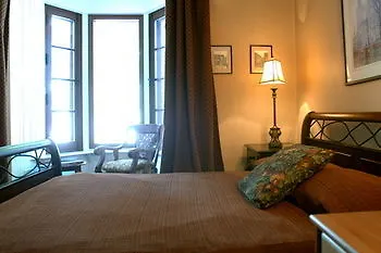 Inn La Conciergerie Guesthouse Montreal