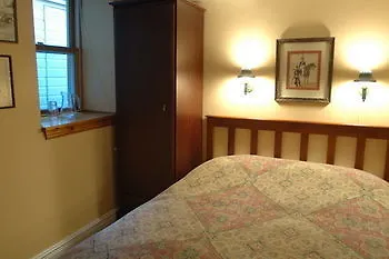 Inn La Conciergerie Guesthouse Montreal