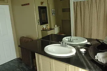 Inn La Conciergerie Guesthouse Montreal
