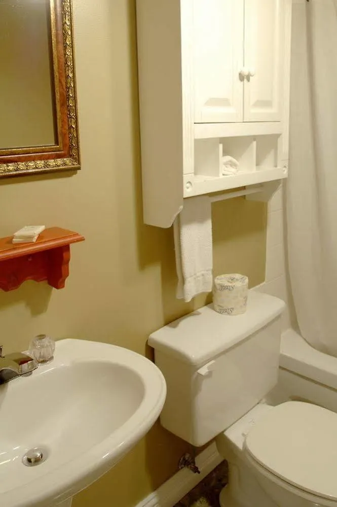 La Conciergerie Guesthouse Montreal Inn