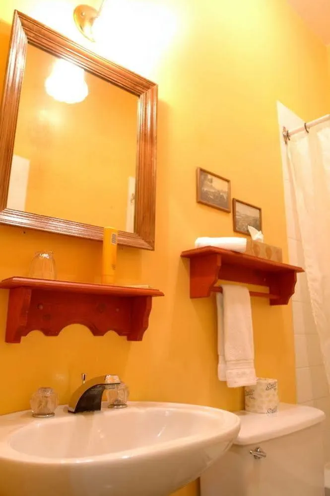 La Conciergerie Guesthouse Montreal Inn