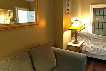 *** Inn La Conciergerie Guesthouse Montreal Canada