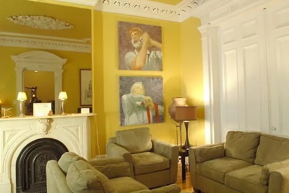 Inn La Conciergerie Guesthouse Montreal