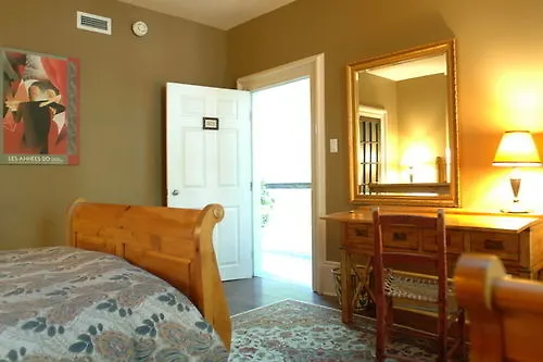 *** Inn La Conciergerie Guesthouse Montreal Canada