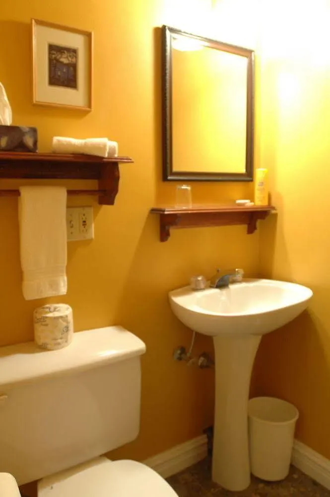 Inn La Conciergerie Guesthouse Montreal