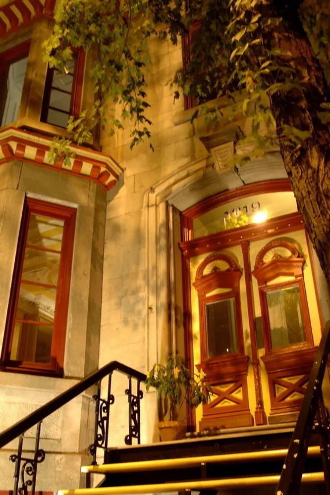 *** Inn La Conciergerie Guesthouse Montreal Canada