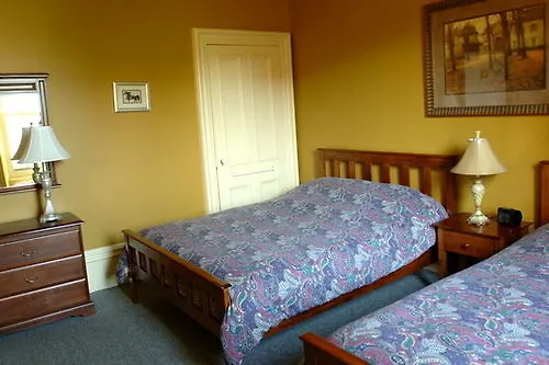 Inn La Conciergerie Guesthouse Montreal