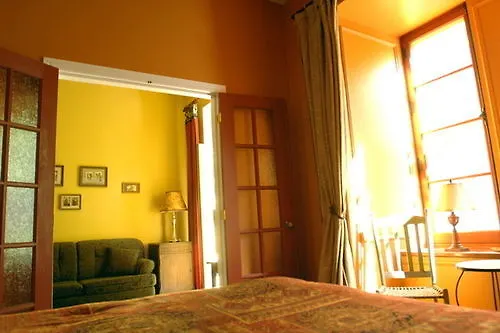 La Conciergerie Guesthouse Montreal Inn