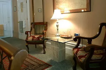 La Conciergerie Guesthouse Montreal Inn