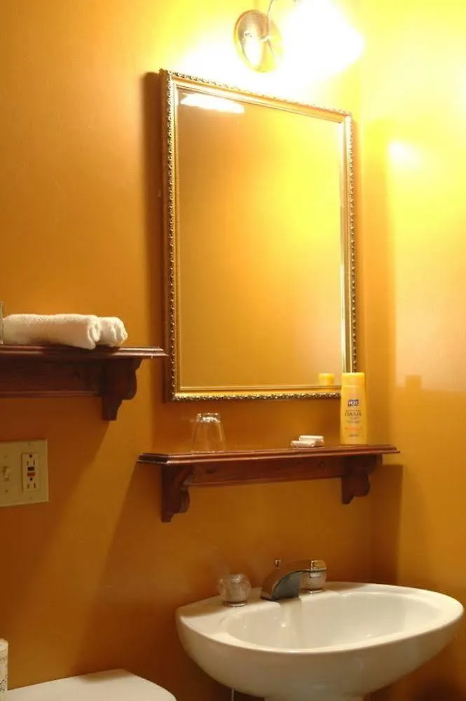 Inn La Conciergerie Guesthouse Montreal